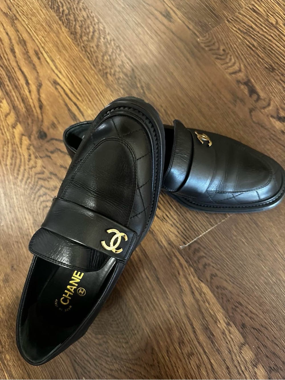 CHANEL 23A Black Quilted Calfskin Leather Loafers with Gold CC - Picture 2 of 11